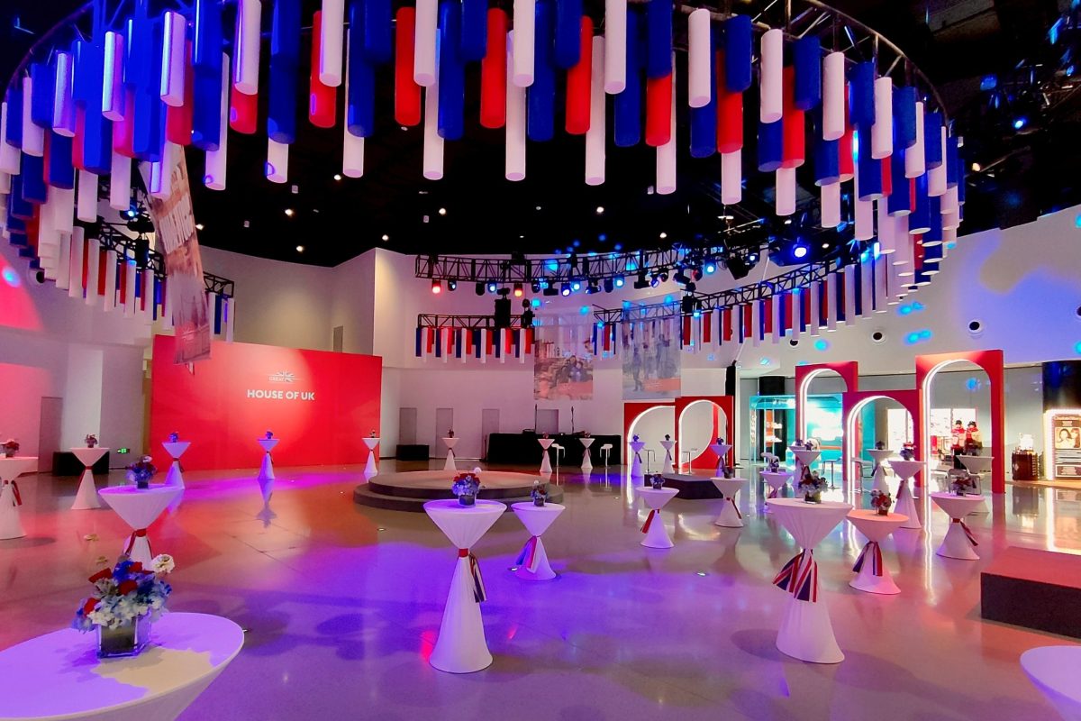 The central event space design, framed by a circular ceiling sculpturel; Image Source
: 5 Star Plus Retail Design