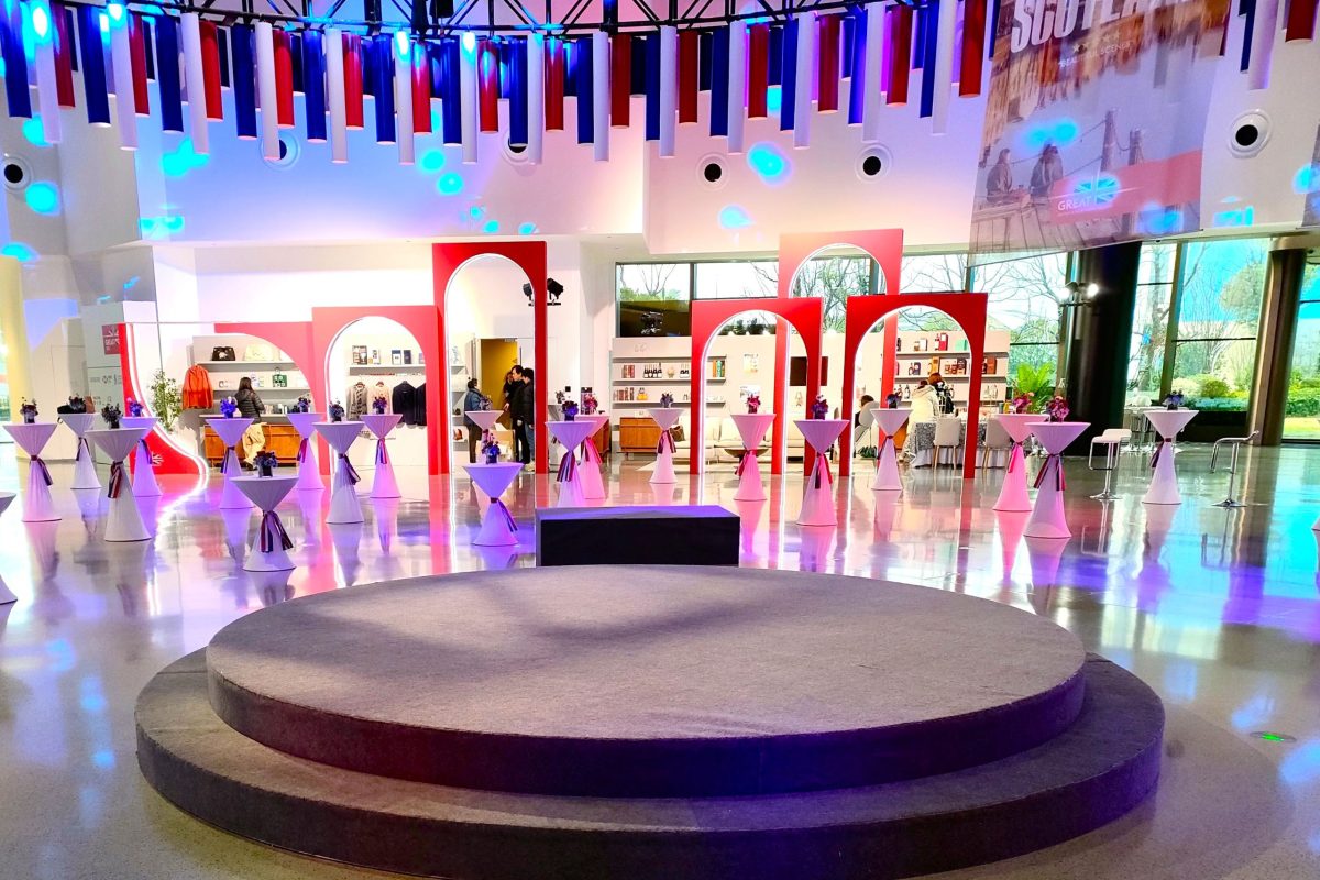 The central event space with themed brand displays along the sides; Image Source: 5 Star Plus Retail Design