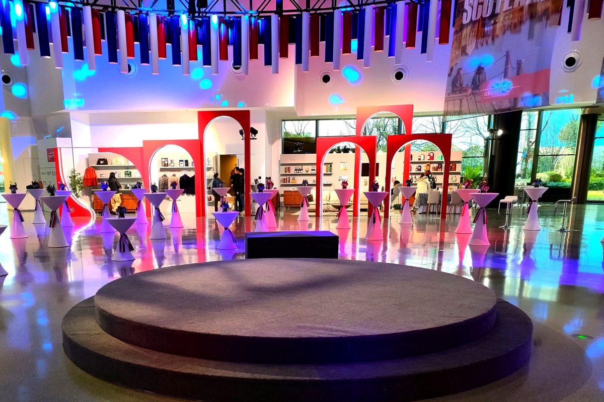 The central event space with themed brand displays along the sides;
Image Source: 5 Star Plus Retail Design