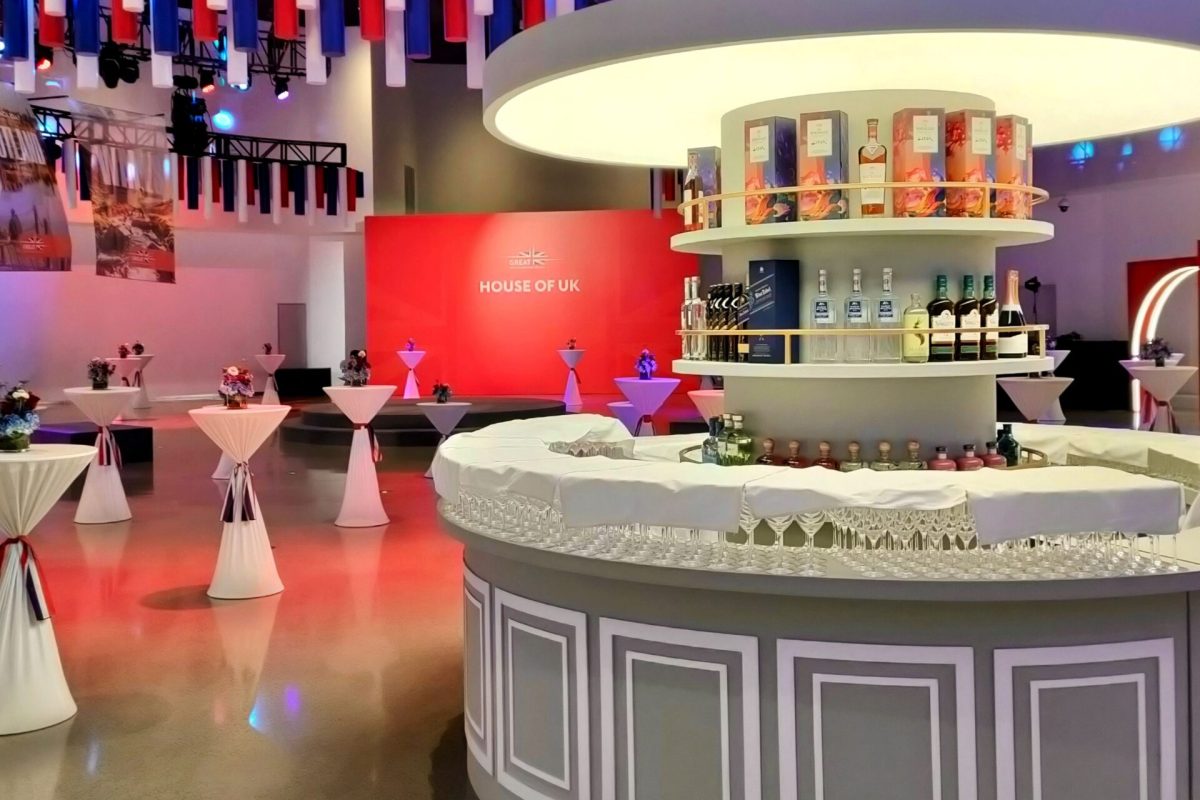 A classic British bar with modern finishes was designed as a key experience element for this event design concept; Image Source: 5 Star Plus Retail Design