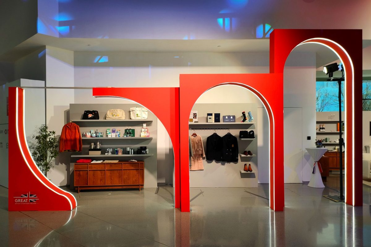 Products from fashion and accessory brands were arranged on horizontal shelves;
Image Source: 5 Star Plus Retail Design